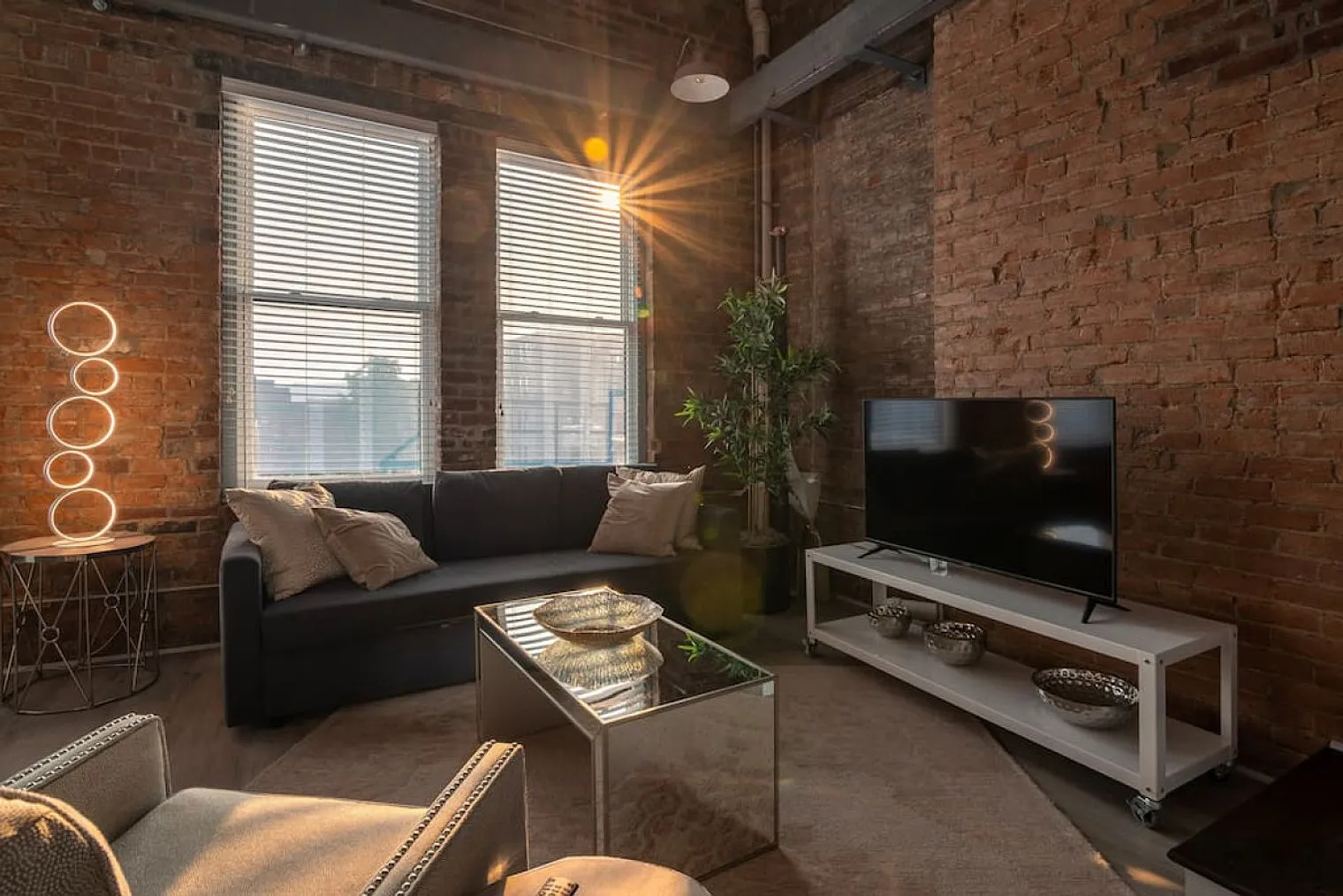 2 bed, 2.0 bath, 1453 sqft, $4,607 — Photo 2