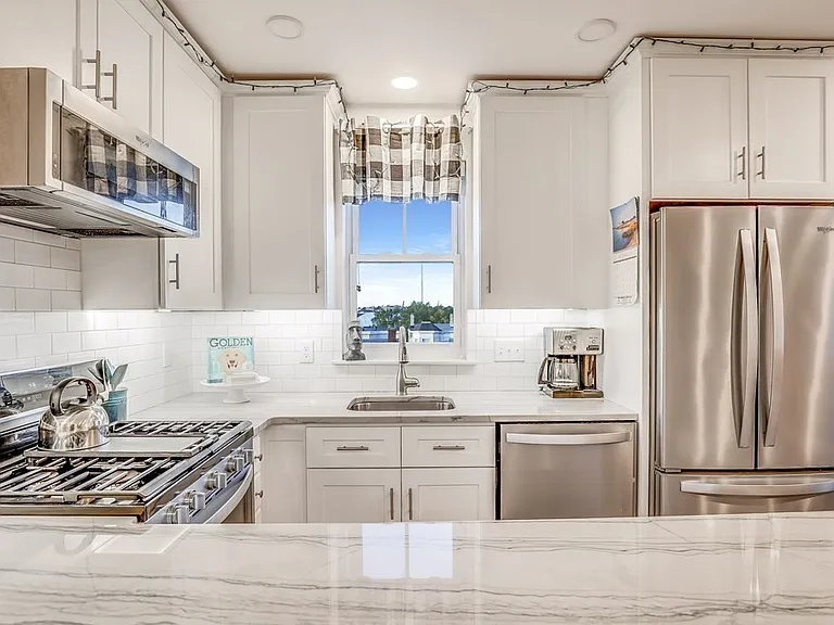 44 W Eagle St #3 — Photo 2