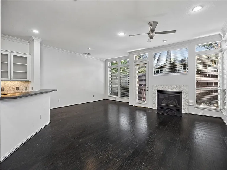 1212 W Alabama St — Photo 2