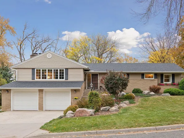 617 Drillane Rd, Hopkins, MN 55305