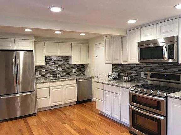 5th image of 1 Lakewood Cir