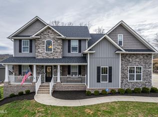 100 Mistletoeberry Rd, Oak Ridge, TN 37830