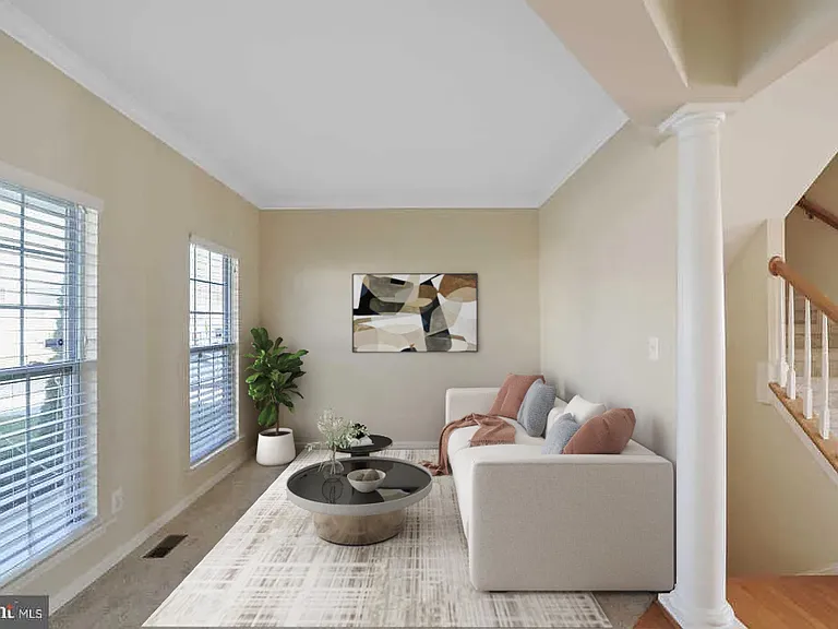 223 Viola Dr — Photo 2