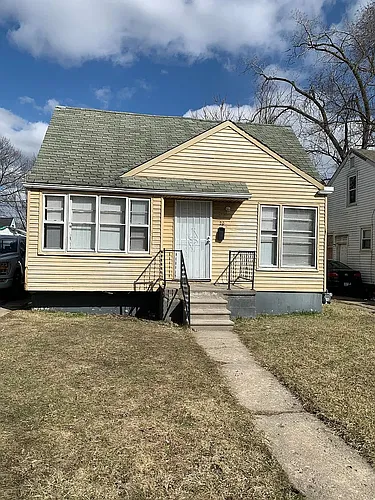 20244 Oakfield St Photo 1