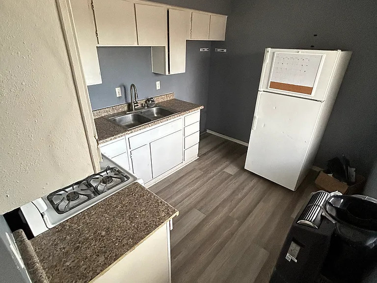 524 Vermont St NE #D — Photo 1
