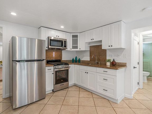 5th image of 217A Alta Loma Ave #A