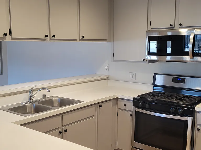 25930 Narbonne Ave #127 — Photo 7