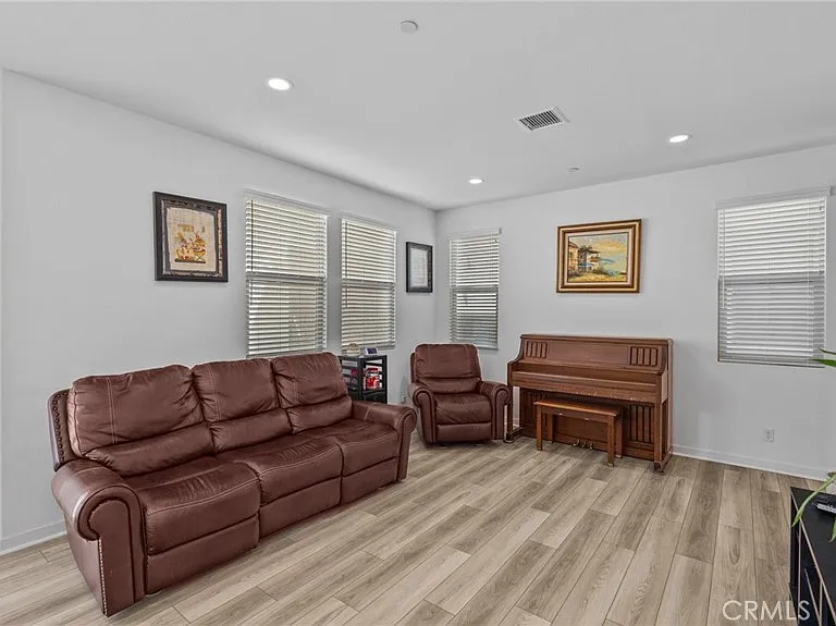16282 Meadowhouse Ave — Photo 5