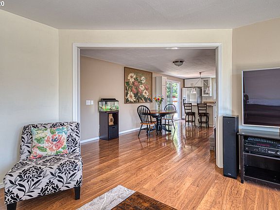 5th image of 1471 NE Kathryn St