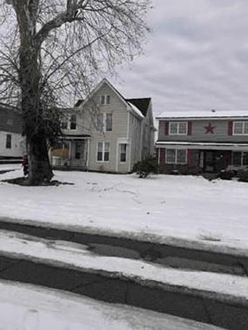 2nd image of 611 Railroad St