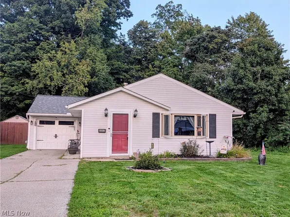 4885 Robinwood Dr, Mentor, OH 44060