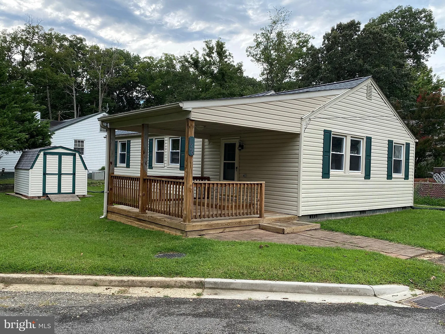 134 Circle Ave photo 1