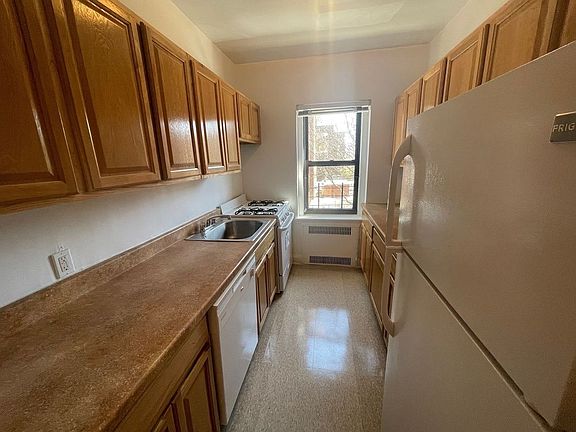 4th image of 72-36 112th St #312