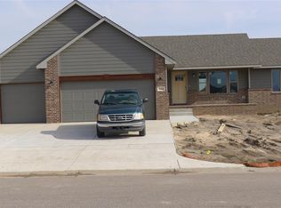 11014 W Hollywood Ct, Wichita, KS 67215