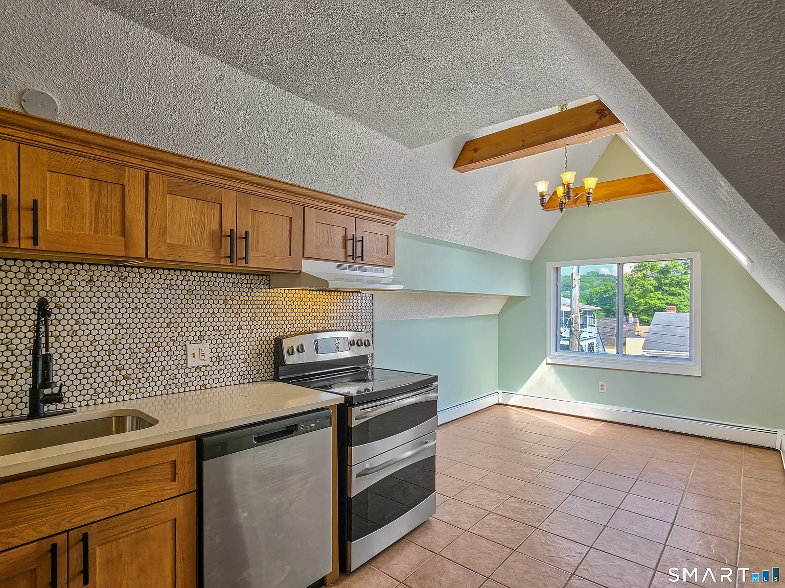 1 bed, 1.0 bath, 885 sqft, $1,300 — Photo 4