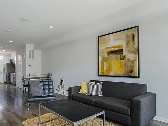 3rd image of 524 N Patterson Park Ave