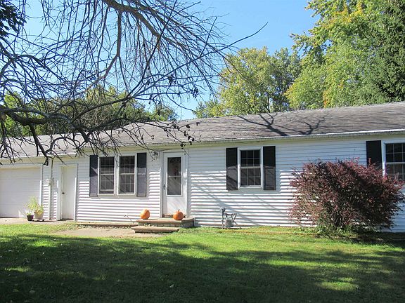 3rd image of 3037 Birch Rd