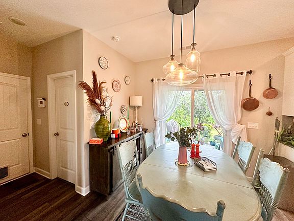 3rd image of 3016 Goldenaster Ct
