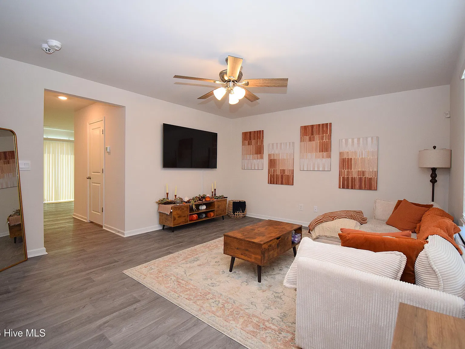 3 bed, 2.5 bath, 1424 sqft, $1,650 — Photo 4