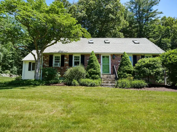 42 Ball St, Northborough, MA 01532