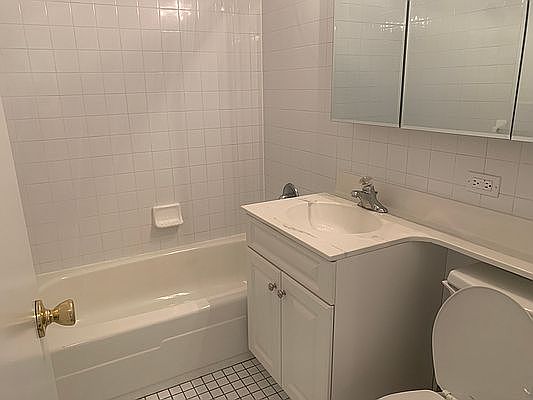 4th image of 336 E 77th St #7A