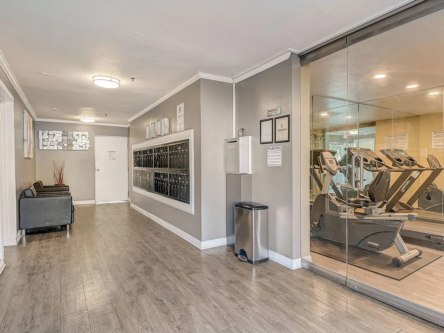 14900 Moorpark Street — Photo 2