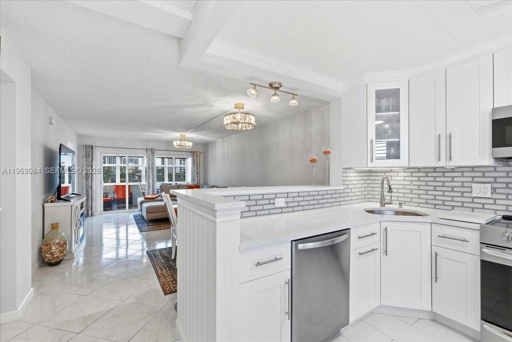 Apartment in Pompano Beach - View 4