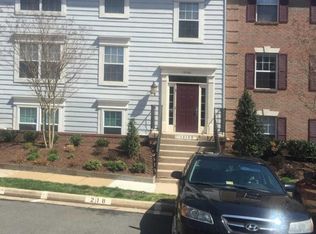 12103 Greenwood Ct APT 202, Fairfax, VA 22033