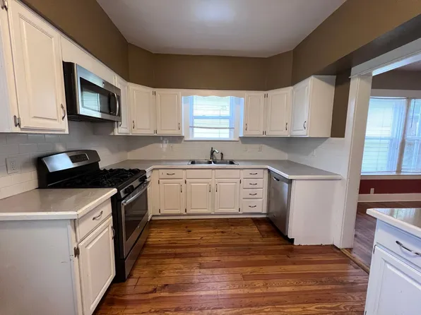 1040 Powers Ave NW, Grand Rapids, MI 49504