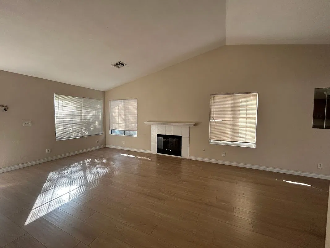 4 bed, 2.0 bath, 1260 sqft, $3,700 — Photo 3