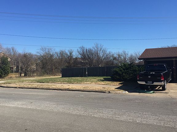 3rd image of 306 Cindy St N