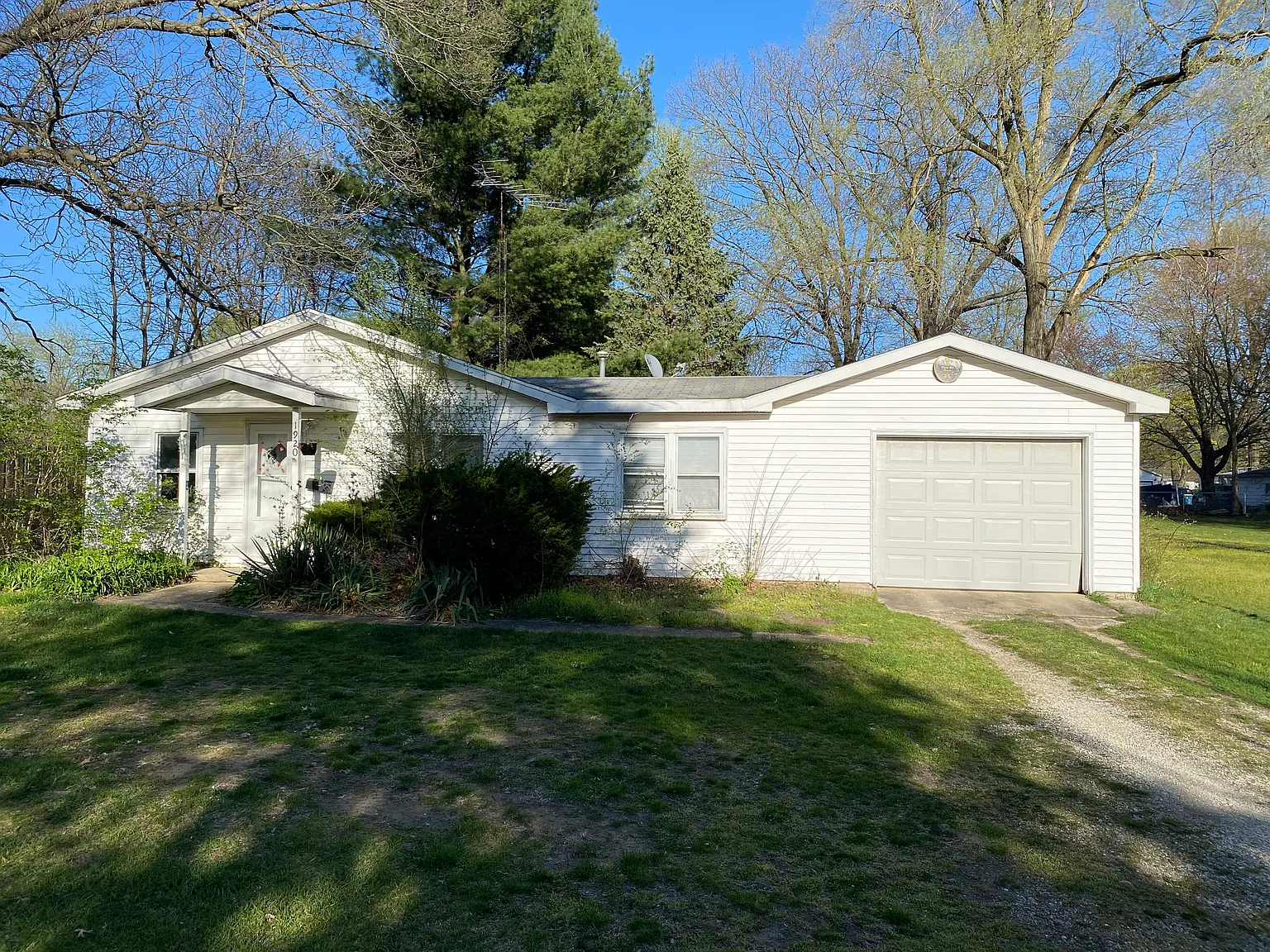 2 bed, 768 sqft, $1,100 — Photo 1