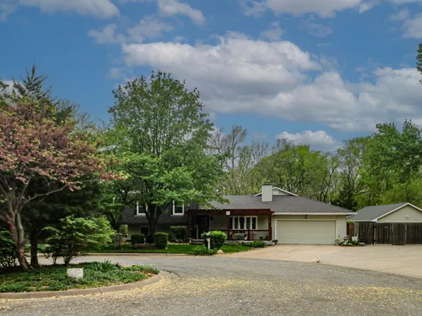 8 Willowdell Ct, Mulvane, KS 67110