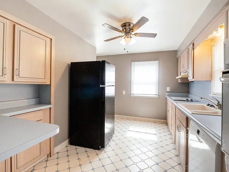 1015 Brough Ave — Photo 2