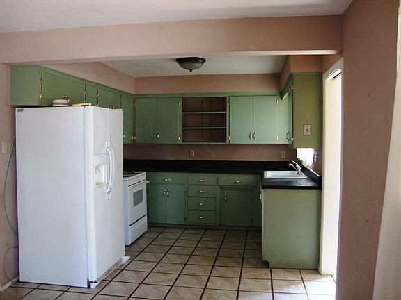 4th image of 2200 Berkley Dr