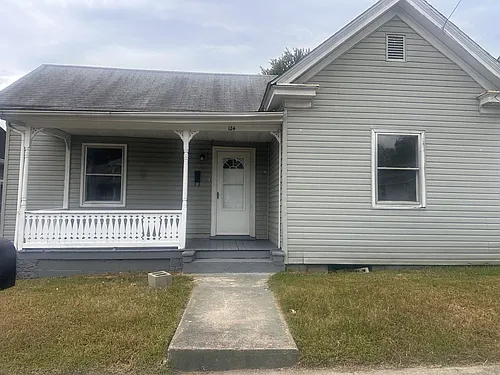 124 Girard St Photo 1