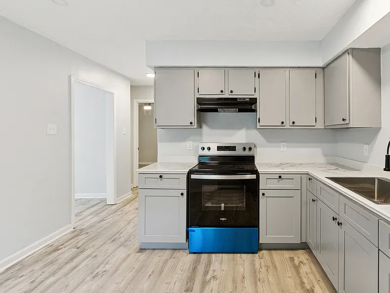 1075 Tallow Tree Ln — Photo 5