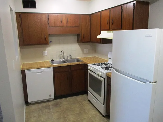 2 bed, $895 — Photo 2