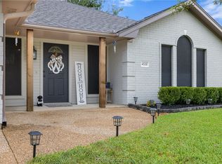 4520 Pembrook Ln, Bryan, TX 77802