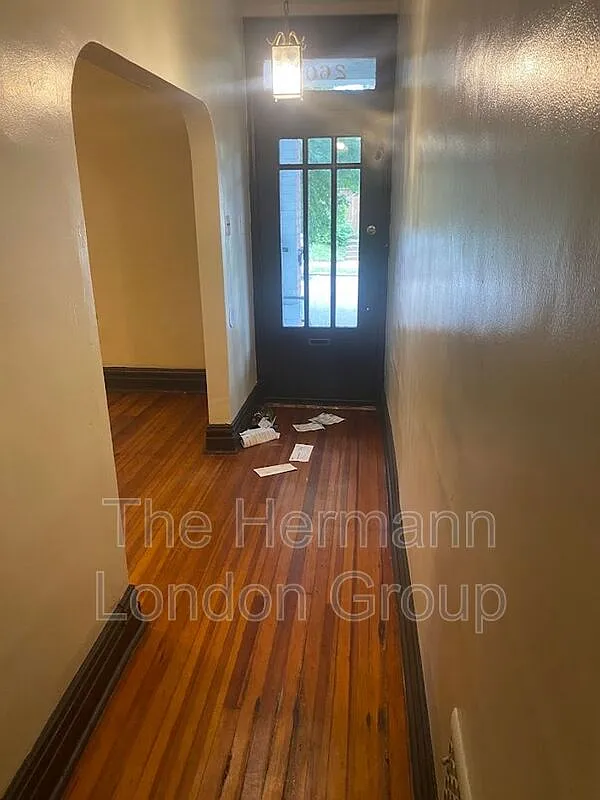 1 bed, 1.0 bath, 1100 sqft, $875 — Photo 2