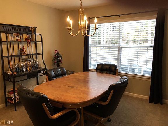 3rd image of 707 Ridgelake Dr