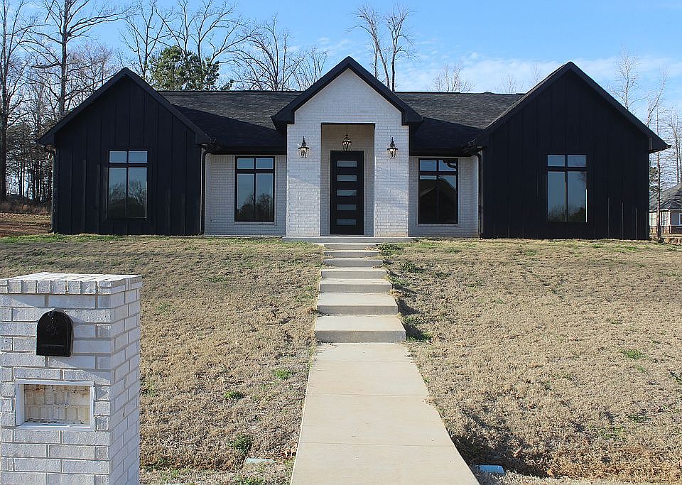 1st image of 11 Lewis Ln