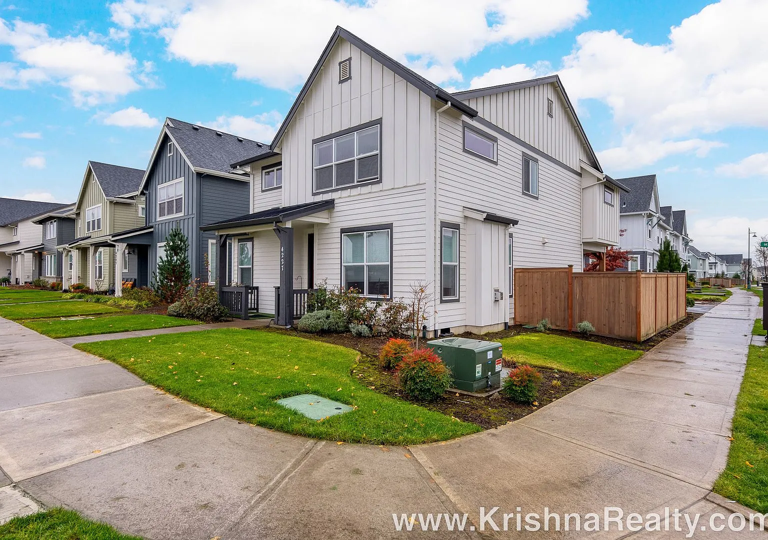 Spacious 4 BD 3 BA Home on a Corner Lot in South Hillsboro's Reeds Crossing Community — Photo 2