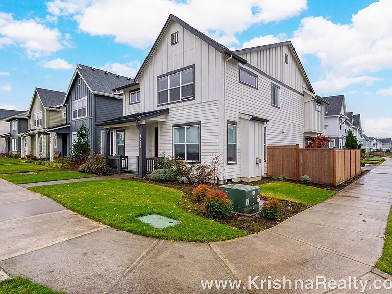 4227 SE Reed Dr — Photo 2