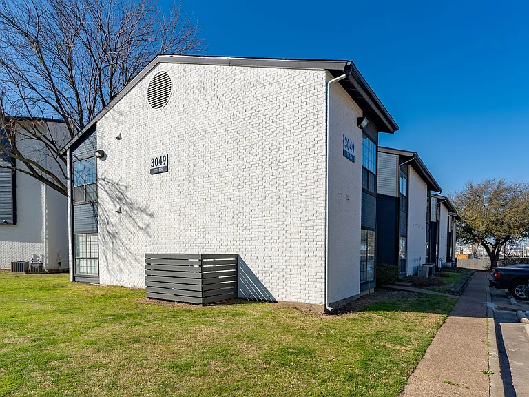 Ronan Apartment Homes — Photo 44