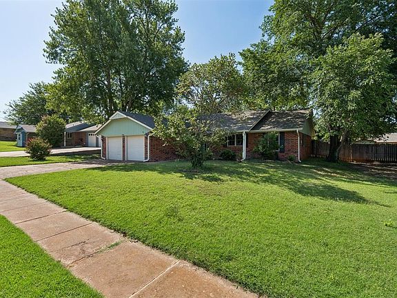4th image of 510 Leaning Elm Dr