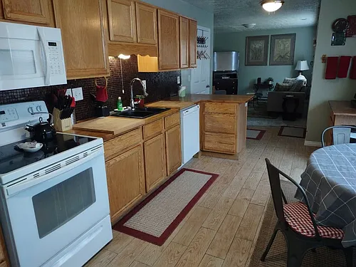 625 Monroe Blvd Photo 1