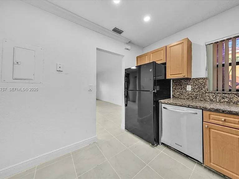 3814 Coral Tree Cir #3814 — Photo 6