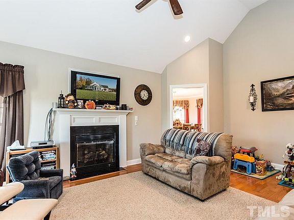 3rd image of 304 Virginia Lee Ln