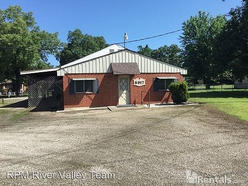 3rd image of 5917 Alma Hwy